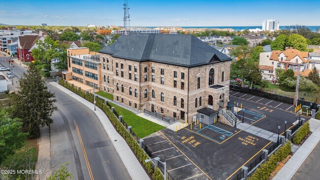 Building Photo - 179 Chelsea Ave
