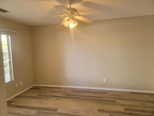 Building Photo - 2 Bedroom Sawmill Cove Unti Contact Proper...