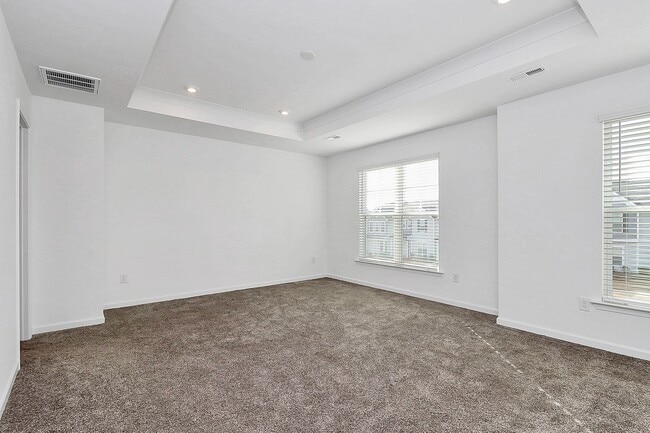 Building Photo - Beautiful three bedroom townhome