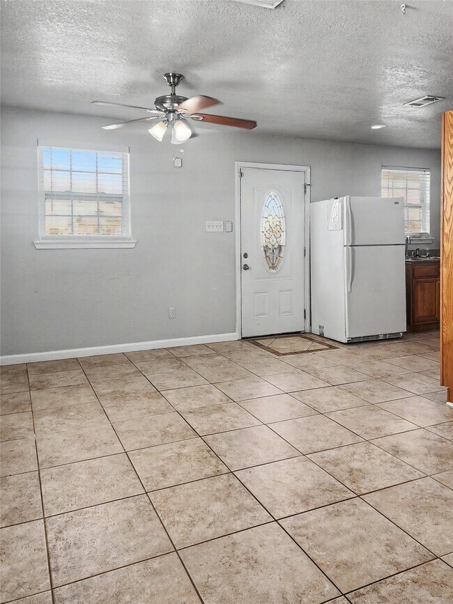 Building Photo - 5617 Avenue R 1/2