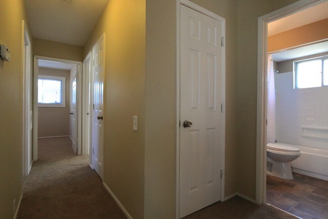 Building Photo - 2750 Mockingbird Lane