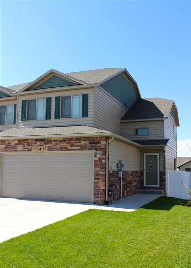 Building Photo - House For Lease