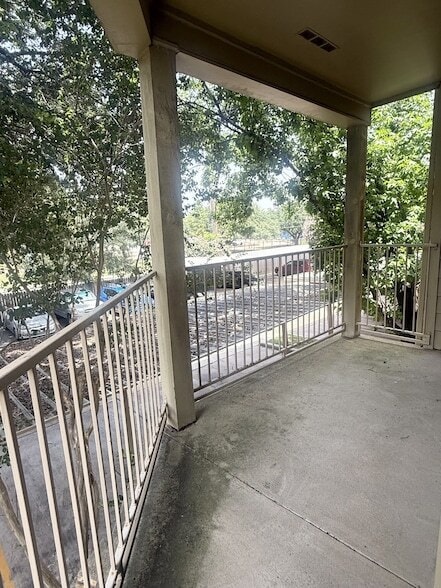 Building Photo - 11201 Lynbrook Dr