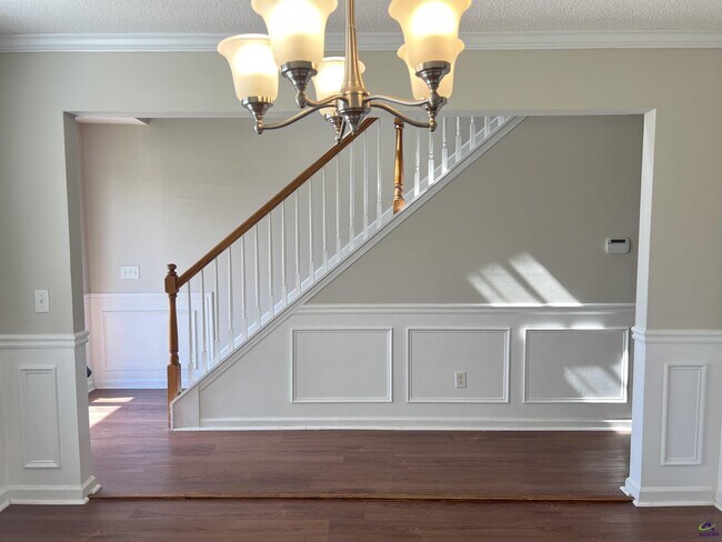 Building Photo - 401 Timberwind Dr