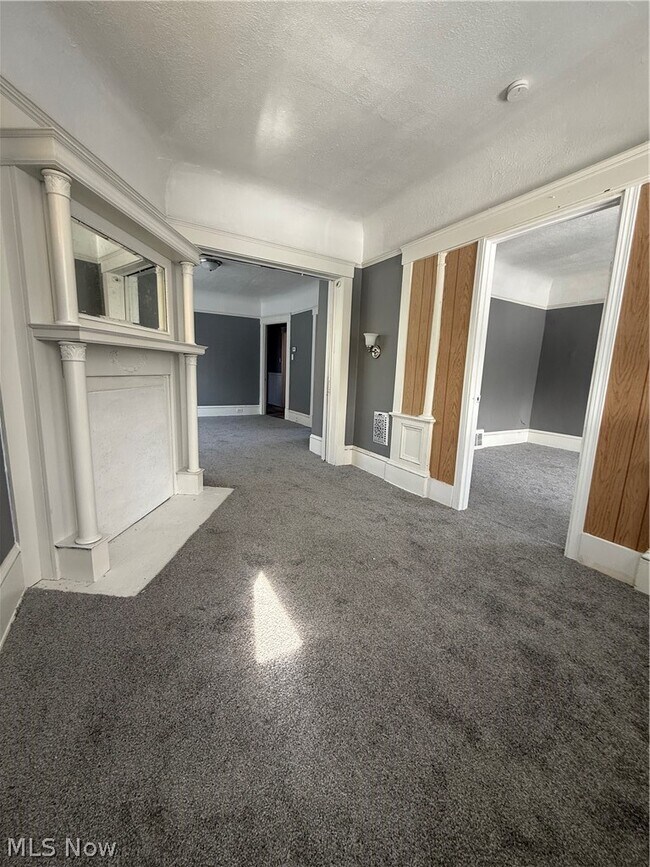 Building Photo - 10527 Earle Ave