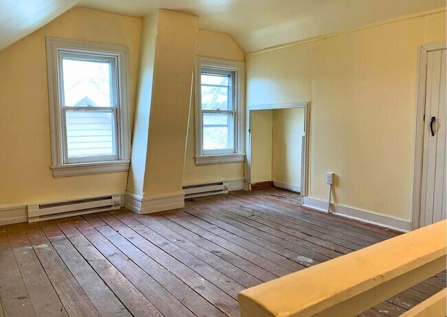 Building Photo - 3 Bedroom 1 Bath Twin in Coatesville