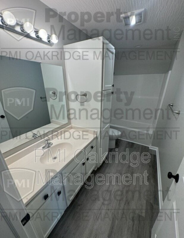 Building Photo - 241 Bruns Dr