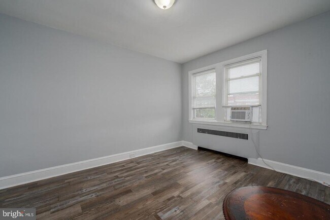 Building Photo - 3050 Mayfield Ave