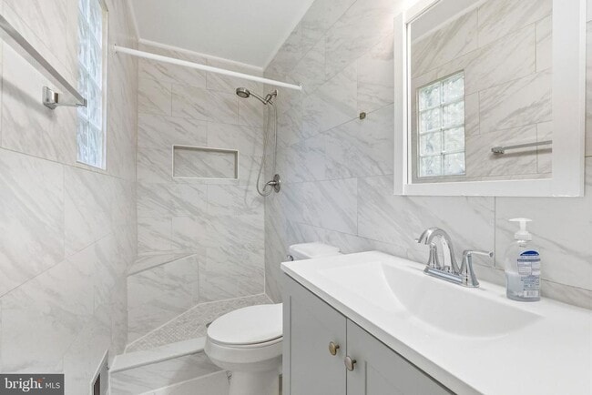 Building Photo - 7810 Kalorama Rd