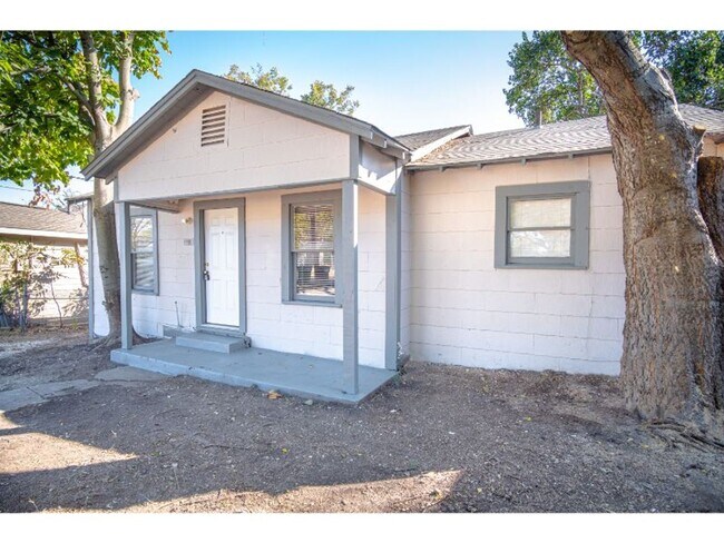 Building Photo - Great Amazing Home So Close to Downtown