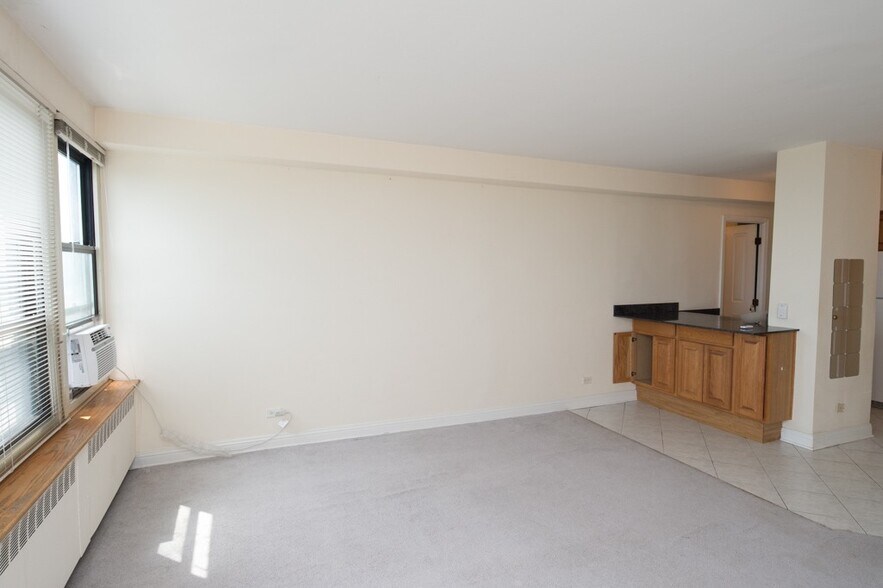 Building Photo - 4180 N Marine Dr