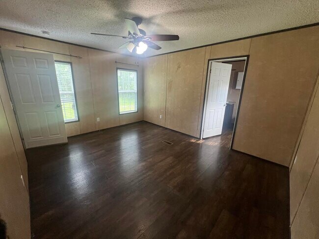 Building Photo - 1706 Southport Blvd