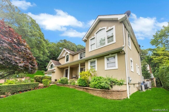 Building Photo - 4 2nd St