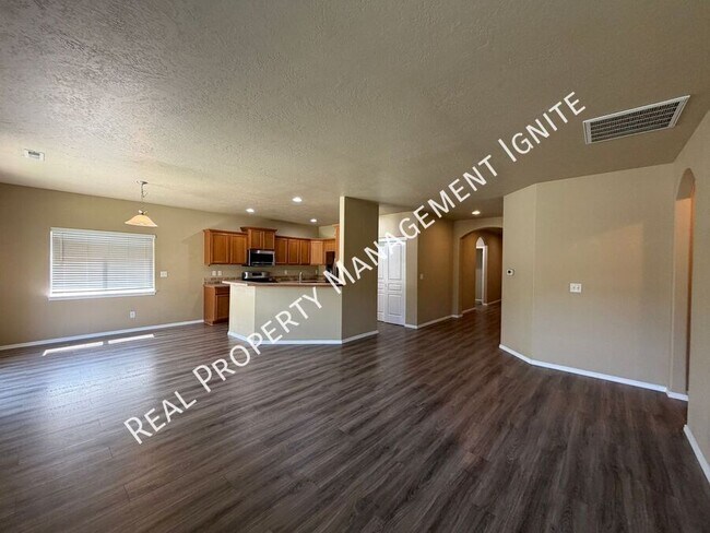 Building Photo - 332 SW Antler Ridge Ln