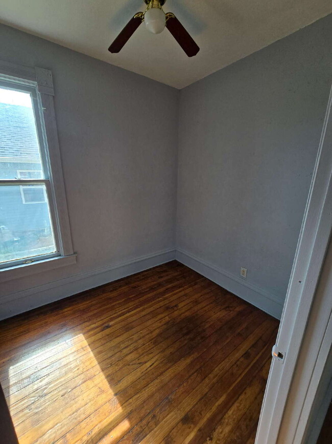 Building Photo - Charming 3-Bedroom Home Near Downtown – Av...