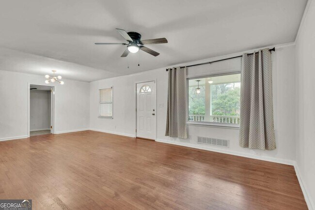 Building Photo - 2015 E Camellia Dr