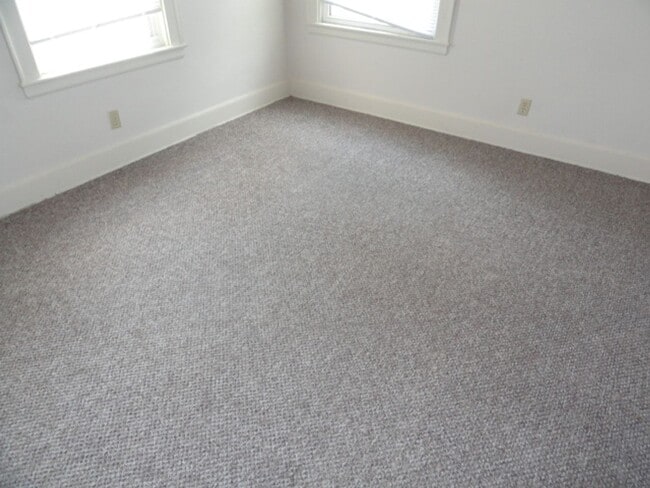 Building Photo - 1209 S W Ave