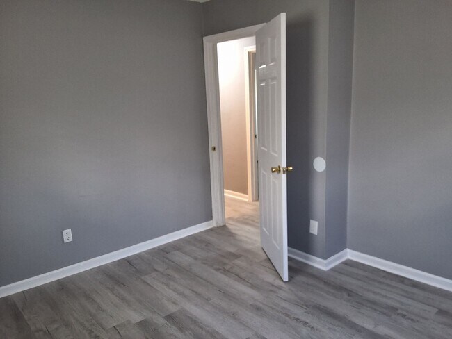 Building Photo - 206 Diecks Dr