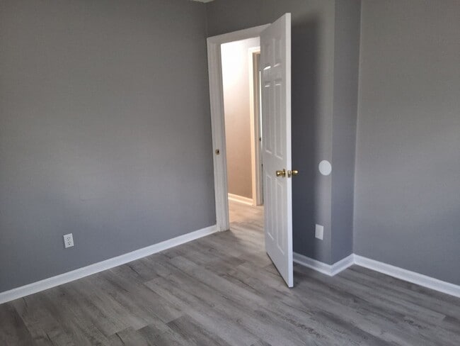 Building Photo - Beautiful 3 Bed, 1 Bath Convenient Locatio...