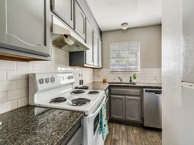 Building Photo - 7500 Chapin Rd