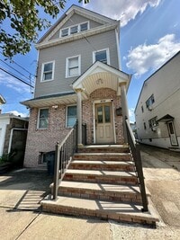Building Photo - 606 William St