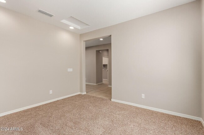 Building Photo - 8854 W Palo Verde Dr