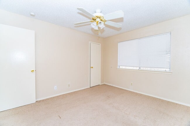 Building Photo - 2-BEDROOM DUPLEX