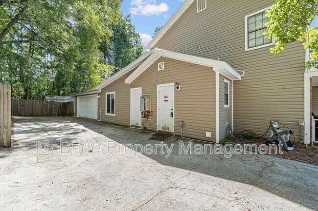 Building Photo - 539 Hunterdale Rd