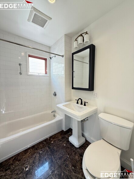 Building Photo - 22 Saybrook St