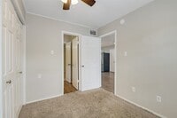 Building Photo - 1512 Broadmoor Dr
