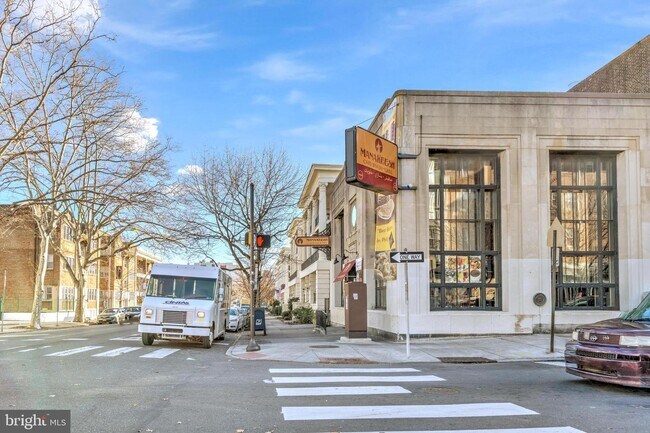 Building Photo - 4508 Walnut St