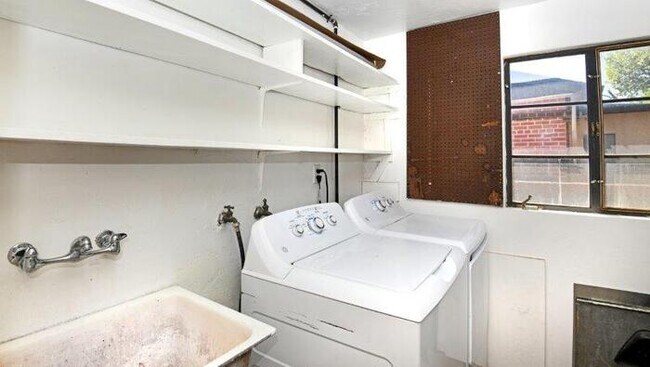 Building Photo - Charming Sam Hughes Brick Home with large ...