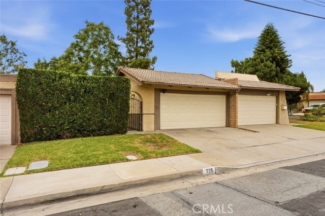 Building Photo - 725 Palomares Ave