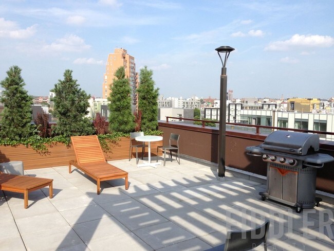 Building Photo - 220 N 10th St