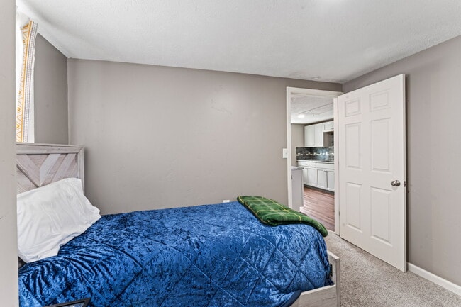 Building Photo - Furnished, short-term rental just blocks from KU Med available now!