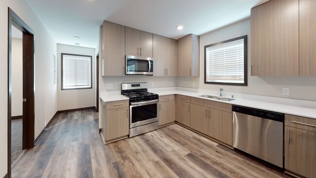 Primary Photo - 6-Bed, 2-Bath Top Duplex