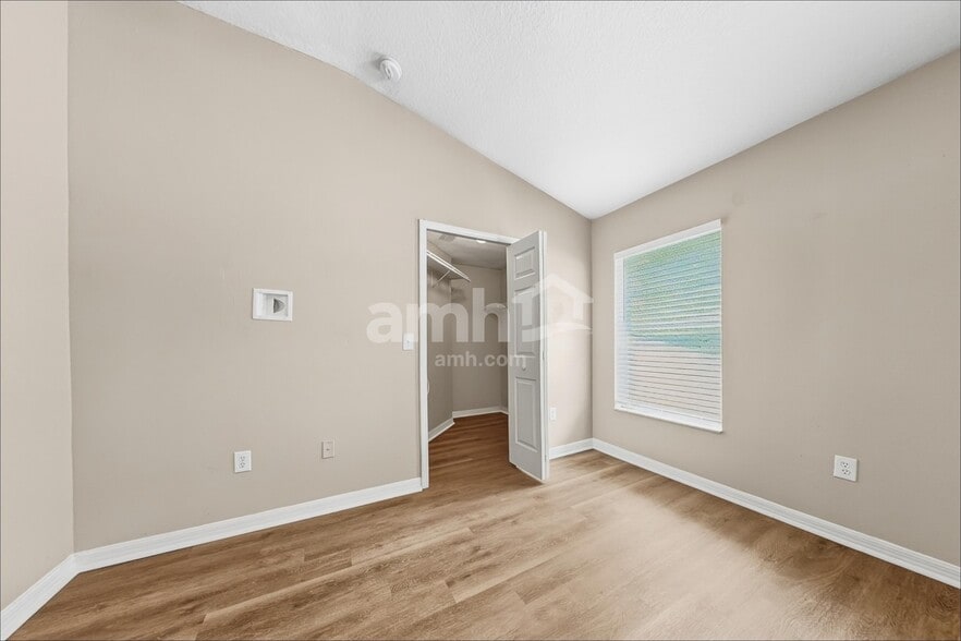 Building Photo - 25815 Crippen Dr