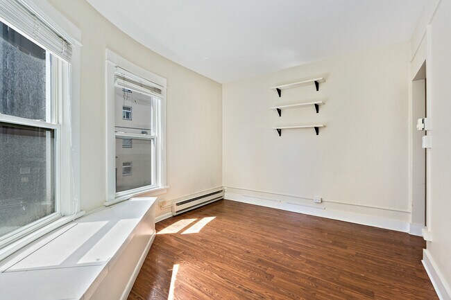 Building Photo - 115 Bellevue Ave E