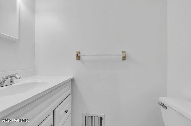 Building Photo - 45 Pinyon St