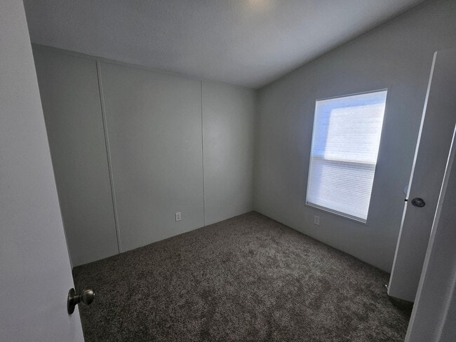 Building Photo - 725 S 97th Way