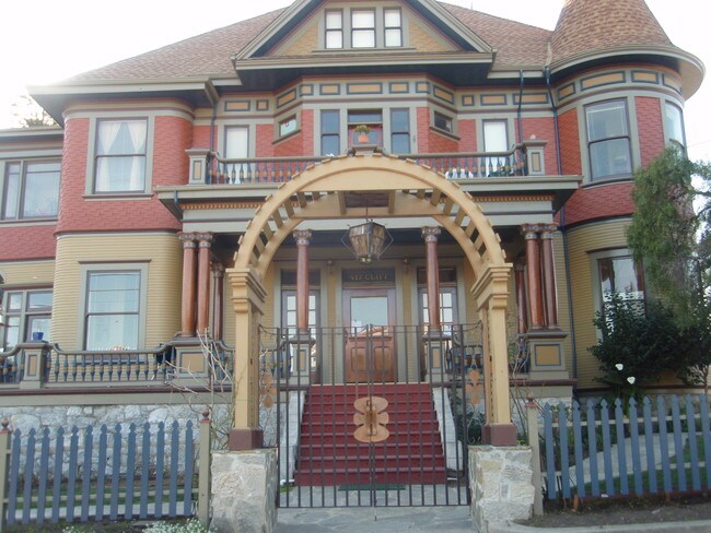 Building Photo - 417 Cliff St