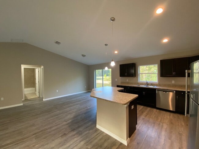 Building Photo - Custom Home - Desirable SW Dunnellon Neigh...