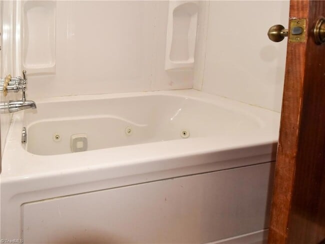 Building Photo - 3872 Leo St