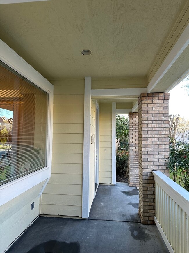 Building Photo - 397 Raven Way