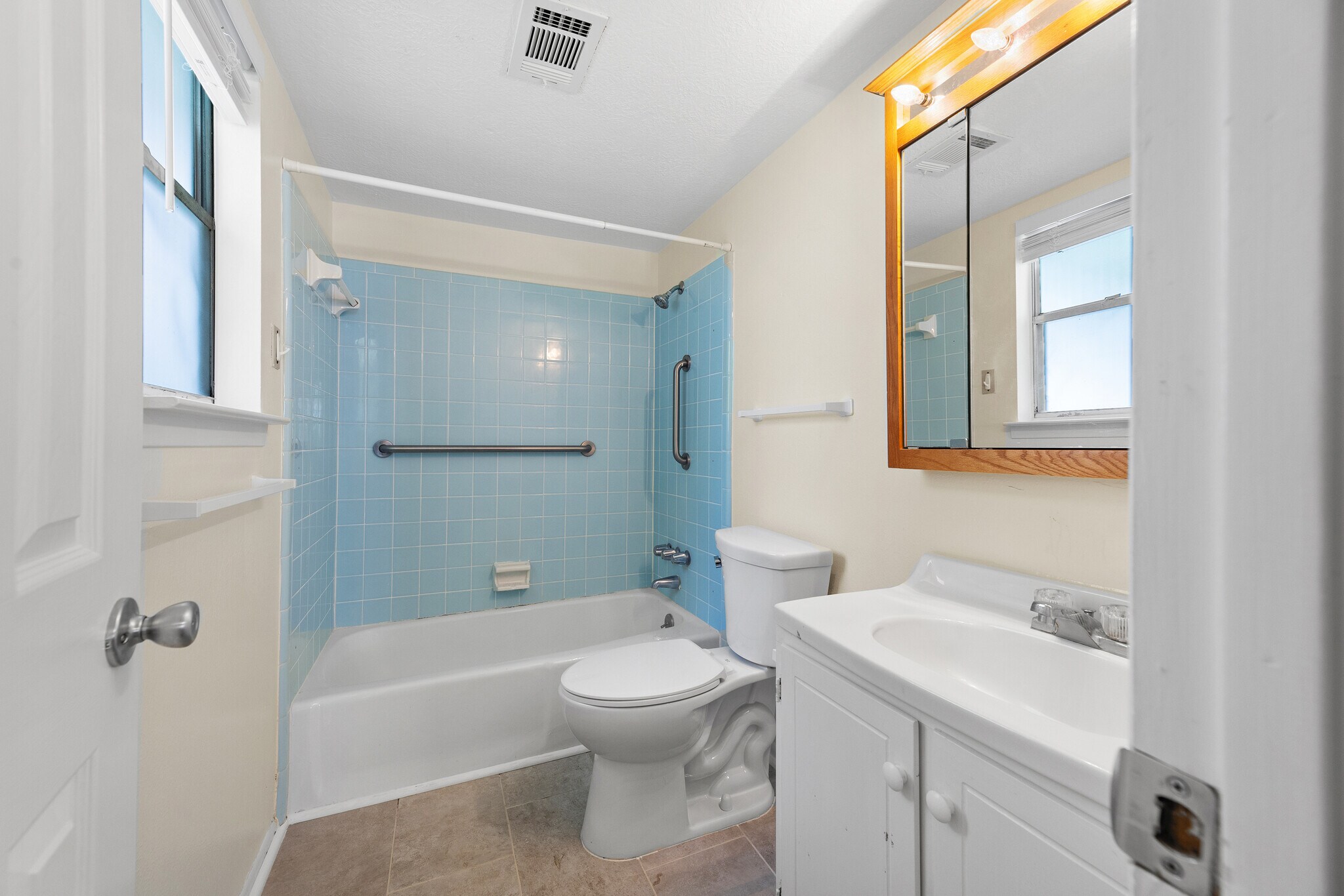 Building Photo - 717 Cedar Bayou Rd