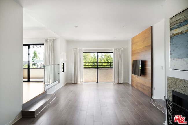 Building Photo - 817 10th St