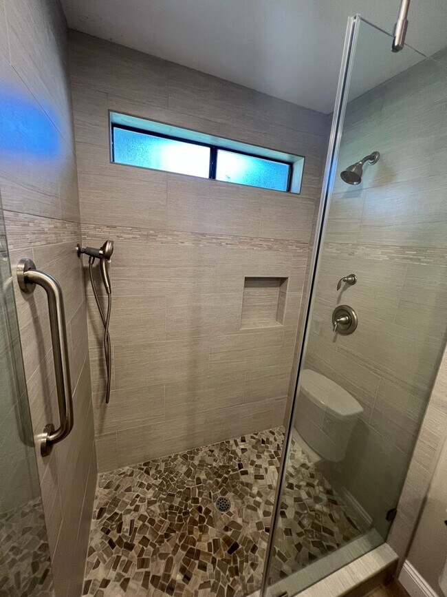 Building Photo - Beautiful Bel-Air floor plan on the Golf C...