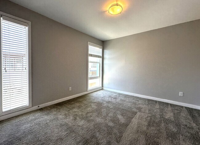 Building Photo - Civita/Apex – Luxury 3BR 3.5BA, Valley Vie...
