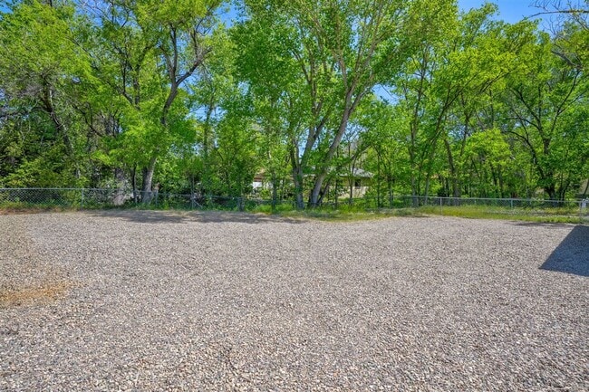 Building Photo - Huge Backyard Close to Downtown Prescott!