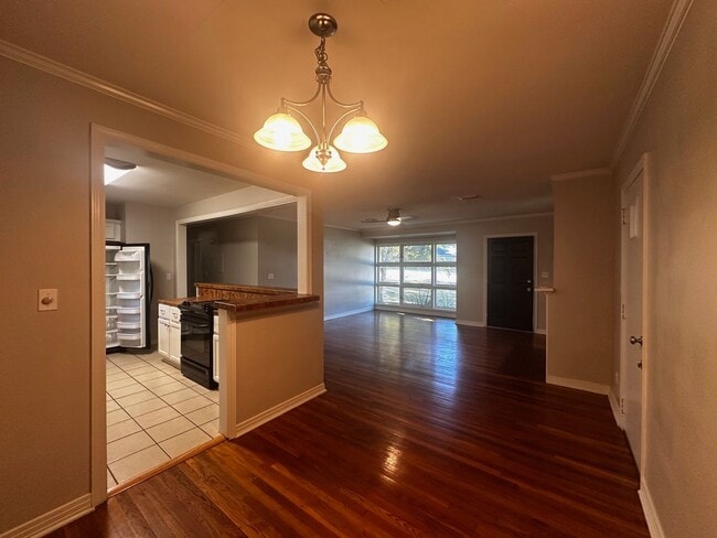 Building Photo - 2113 Hagan Dr